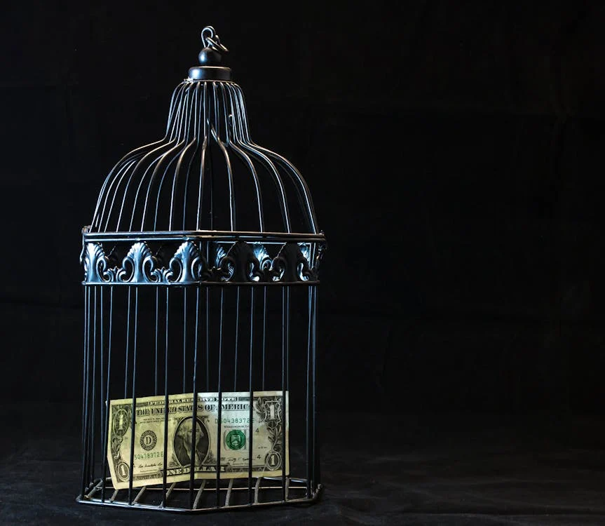 會出金的娛樂城如果直接以現金方式幫你出金，很有可能被以賭博、洗錢罪名法辦