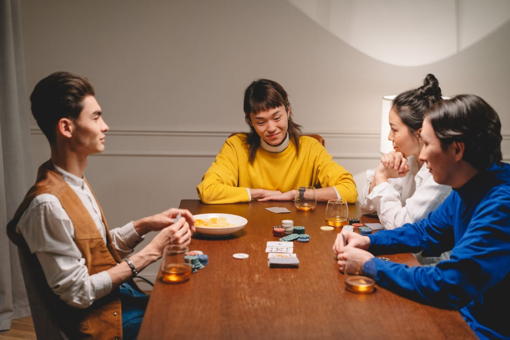 排七是一種非常適合 4 人遊玩的撲克牌遊戲