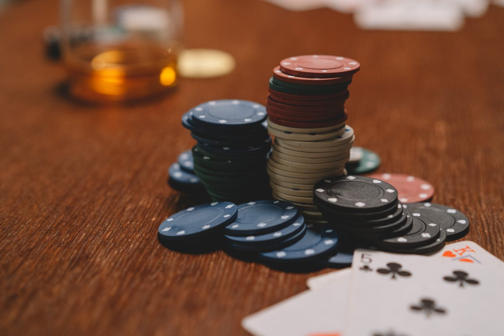 炸金花是一款適合酒局、合法賭局的快節奏撲克牌遊戲